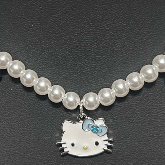 New Adjustable Hello Kitty Faux Pearl Necklace - Picture 5 of 6